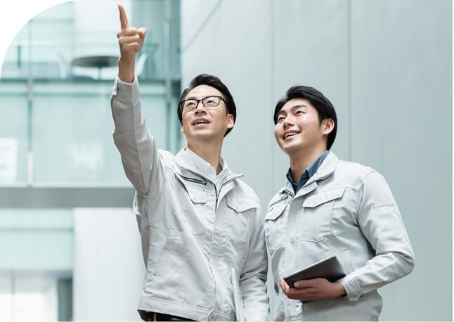 作業服を着た男性のイメージ